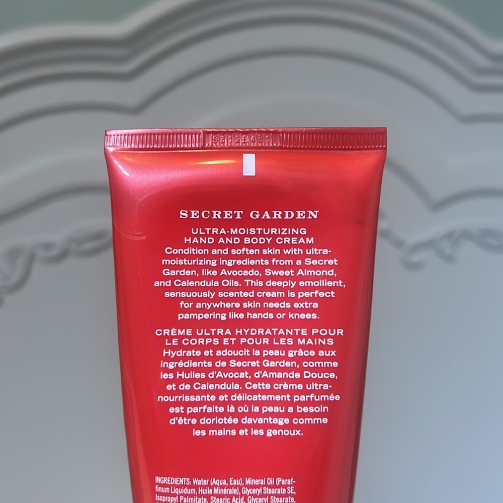 Victoria's Secret Sweet Daydream Ultra Moisturizing Hand And Body Cream - Picture 4 of 4